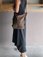 Load image into Gallery viewer, Convertible backpack in waxed canvas, Crossbody bag in waxed canvas
