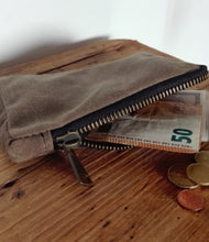 Load image into Gallery viewer, Slim wallet in waxed canvas with zip closure, zip pouch in waxed canvas, card holders, coin purse
