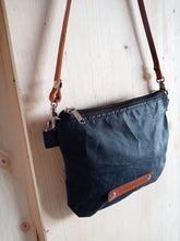 Load image into Gallery viewer, Fanny pack in waxed canvas with leather detachable strap
