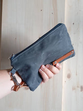 Carica l&#39;immagine nel visualizzatore di Gallery, Wristlet wallet, wristlet purse, zipper pouch, waxed canvas purse, purse and bags, toiletry bag, personalized gift, handbag with strap
