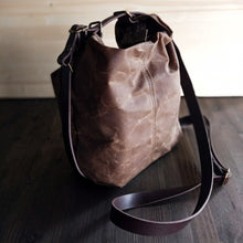 Carica l&#39;immagine nel visualizzatore di Gallery, Zaino convertibile in borsa a tracolla, borsa a spalla e zaino convertibile, borsa trasformabile zaino donna e uomo
