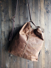 Load image into Gallery viewer, Convertible backpack in waxed canvas, Crossbody bag in waxed canvas
