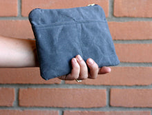 Load image into Gallery viewer, Zipper pouch in waxed canvas, vegan pouch, cosmetic bag
