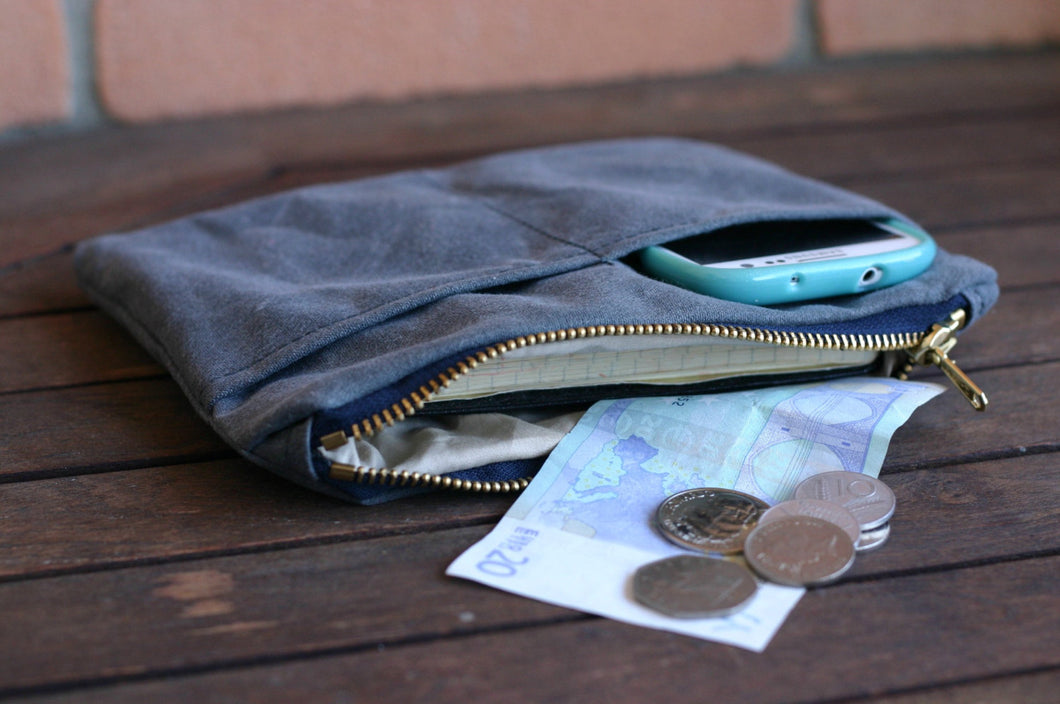 Zipper pouch in waxed canvas, vegan pouch, cosmetic bag