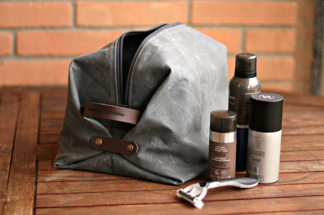 Travel toiletry bag in waxed canvas, mens toilety bag, travel case, gift for him, gift for husband, man's bag