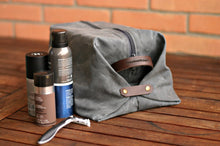 Load image into Gallery viewer, Travel toiletry bag in waxed canvas, mens toilety bag, travel case, gift for him, gift for husband, man&#39;s bag

